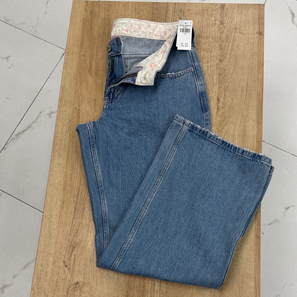 Hollister Women's Straight-Leg Jeans in Classic Blue Wash